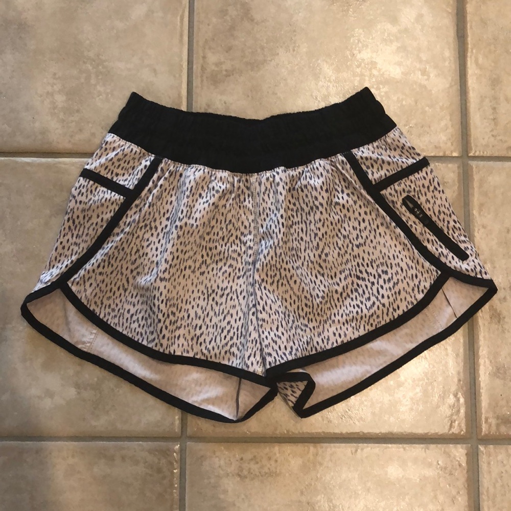 Lululemon 4” inseam Tracker Shorts Size 4